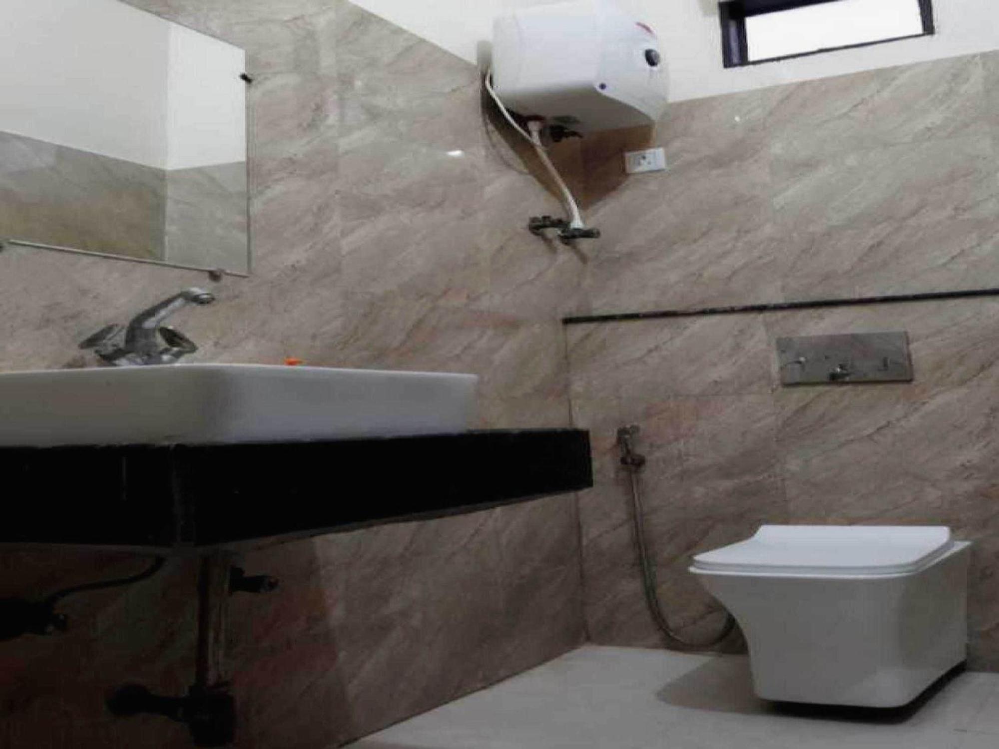 Hotel O G Hotel Happy Home Alīgarh Екстериор снимка